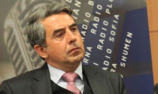 Плевнелиев похвали Азербайджан за войната с Армения и критикува ЕС