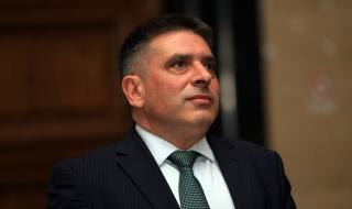 Шест организации искат оставката на Данаил Кирилов