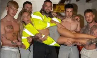 Бони Блу хапвала понички по време на секс маратона с хиляда мъже