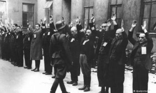 Син на герой от Аушвиц търси милиони обезщетение за екзекуцията на баща му