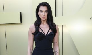 Дуа Липа сключи сделка за умопомрачителна сума с Porsche 