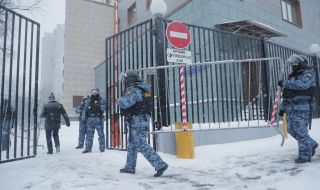 Истински трилър с барикадиран стрелец в руско село
