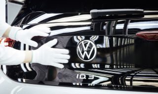 Вижте „Стъкления завод” на VW (ВИДЕО)