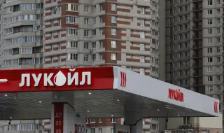 Най-високият ръст от месеци: какво става с цените на петрола