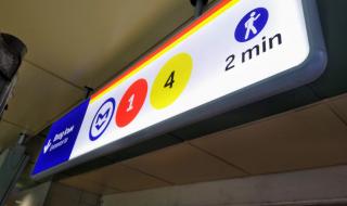 Новите табели в метрото – модерни,  двуезични и с повече информация