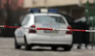 Дрогиран 30-годишен мъж подпали апартамента си и хвърля електроуреди през балкона