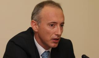 Над 50 000 деца учат в дворовете на училищата заради слаби оценки