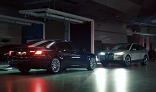 Стара "седмѝца" са заяжда с най-новото BMW (ВИДЕО)