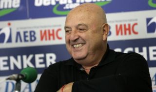 Венци Стефанов към Бербатов и Градев: Да не слагат тигана на котлона, че рибата е още в морето!