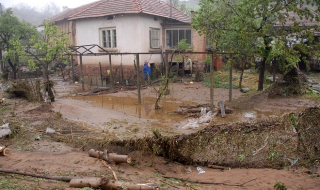 Миков обеща помощ след потопа във Видинско