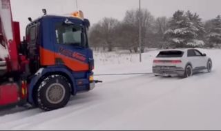 Електрически Hyundai не се затрудни да изтегли закъсал в снега камион (ВИДЕО)