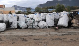 Откриха 200 тона опасни отпадъци край Пловдив