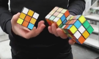 Какво може да се направи за 20 сек.с три кубчета Рубик (Видео)