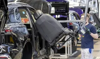 Европейската автомобилна индустрия иска отлагане на новите мита за електрически превозни средства