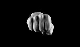 Продавачка се скара на ММА боец, че е без маска, а той... (ВИДЕО)