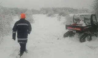 Спасено е семейство, блокирано в продължение на дни без храна и ток в село в община Трявна (СНИМКА)