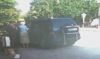 Управляваш село от джипа? По-ниска заплата