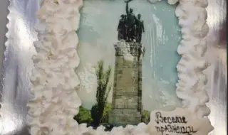 БСП ужасени : ДСБ и „Да, България“ купонясвали  с торта със снимка на Паметника на Съветската армия