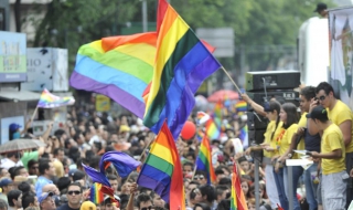 Църквата срещу гей парада: Пазете децата