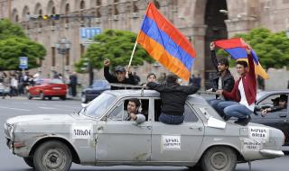 Смяна на властта в Ереван (СНИМКИ)