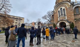 “Момчето си отиде” с любов и аплодисменти (СНИМКИ)