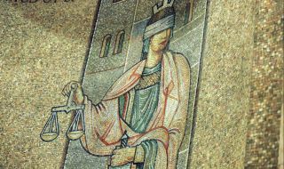 Прокуратурата поиска "Задържане под стража" на съдията, хванат с подкуп, той моли за по-лека мярка