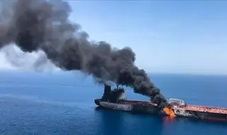 Танкер попадна на мина в Ормузкия проток и се взриви