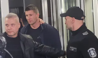 Изведоха с белезници служителя на НСО, участвал в инцидента със Соня Колтуклиева