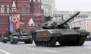 Нови технологии и иновации! Руската армия хвърля танкове с антидрон щит в опит да пробие фронта в Украйна