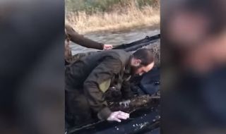 Уникални кадри: украинските спецчасти спасиха давещи се руски войници (ВИДЕО)