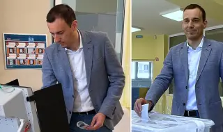 Васил Терзиев гласува с отвертка и флашка