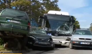 Ето как е станала катастрофата с буса, помел 7 коли в София (ВИДЕО)