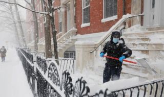 Снежна буря връхлетя западната част на Ню Йорк 