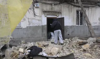 Един загинал и ранени след нощна атака с дронове над Одеса