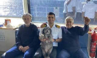 Кораб на ОАЕ спаси двама американци и куче, изгубени в Атлантическия океан за 10 дни ВИДЕО