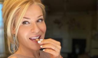 Гала отново захвърли дрехите (СНИМКА)