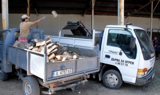 Горенето на сухи дърва намалява мръсния въздух с над 40%