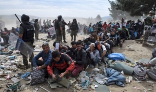 Бежанци протестират в гръцкия лагер Идомени