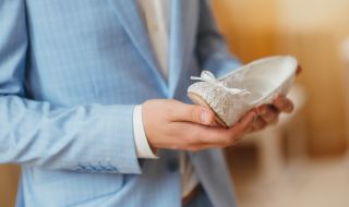 Модерна Пепеляшка изгуби обувката си на бал в чест на принца на Дания (СНИМКИ)