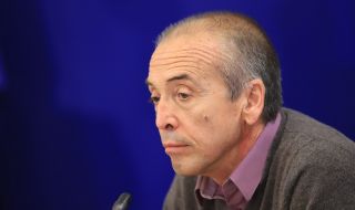Доц. Мангъров: Прибързано е да се вкарват ваксини срещу COVID