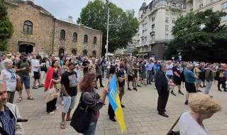 "Няма да продължаваме да търпим всички лъжи". Протест срещу управляващите в центъра на София 