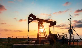 Цените на петрола спадат след вчерашния ръст