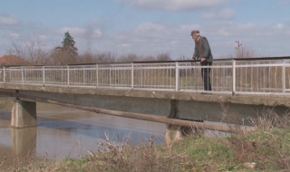 Нивата на река Скът при Мизия остават високи