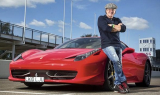 Вокалът на AC/DC оглушал от коли