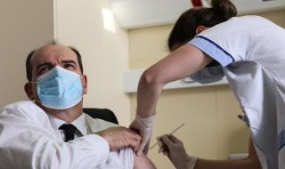 Франция: Премиерът се ваксинира с "АстраЗенека", отново локдаун в 16 района