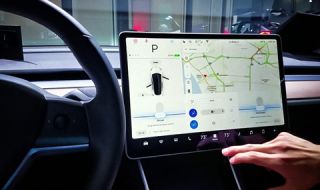 Tesla ще трябва да отстрани сериозен дефект в 158 хил. електромобила