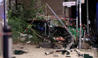 Убиха 4 пешеходци на тротоар в Берлин