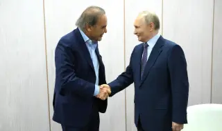 Оливър Стоун, Емир Кустурица и Стивън Сегал уважиха Парада на победата в Москва