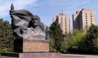 Захарова: Германия иска да претопи паметника на антифашиста Ернст Телман и да даде приходите на нацистите в Киев