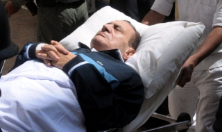 Хосни Мубарак е в клинична смърт